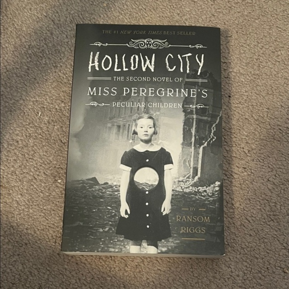Hollow City by Ransom Riggs - Black and White Cover Paperback